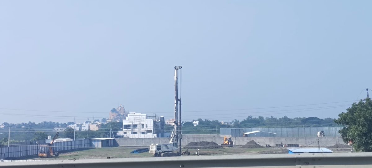 Updatestrichy2's tweet image. Pics of Bharath Mall site the Deep excavation for 3 basement floor going to commence City’s first and Largest full scale mall going to be Reality in Few Yrs down the line 😇🙌#Trichy #Mall #Shopping 🛍️ #Retail #Brands #CBRE