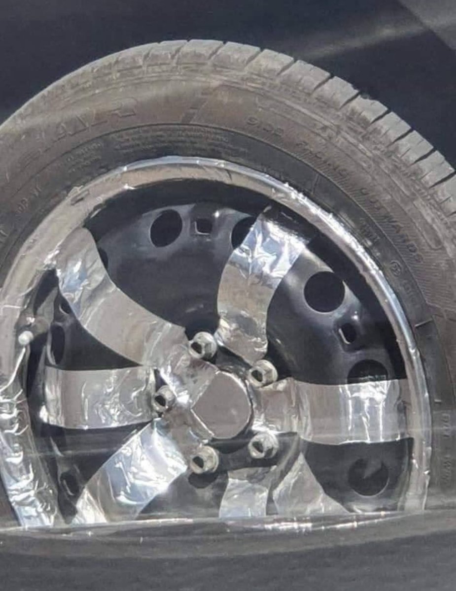 友達が車買ったみたいで、フルカスタムのホイル履いてた