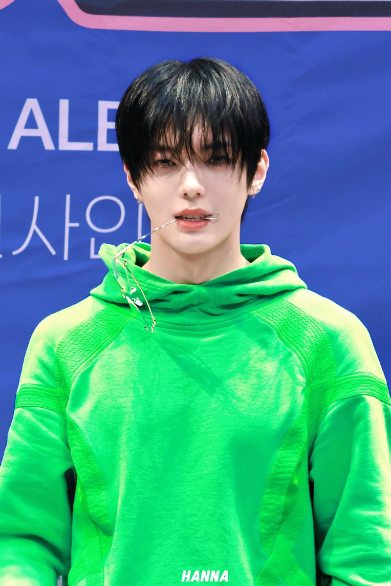 hanna_naxh's tweet photo. 💚💚💚

#전이정 #이정 #LEEJEONG
#휘브 #WHIB https://t.co/qIu5ZfUXpX