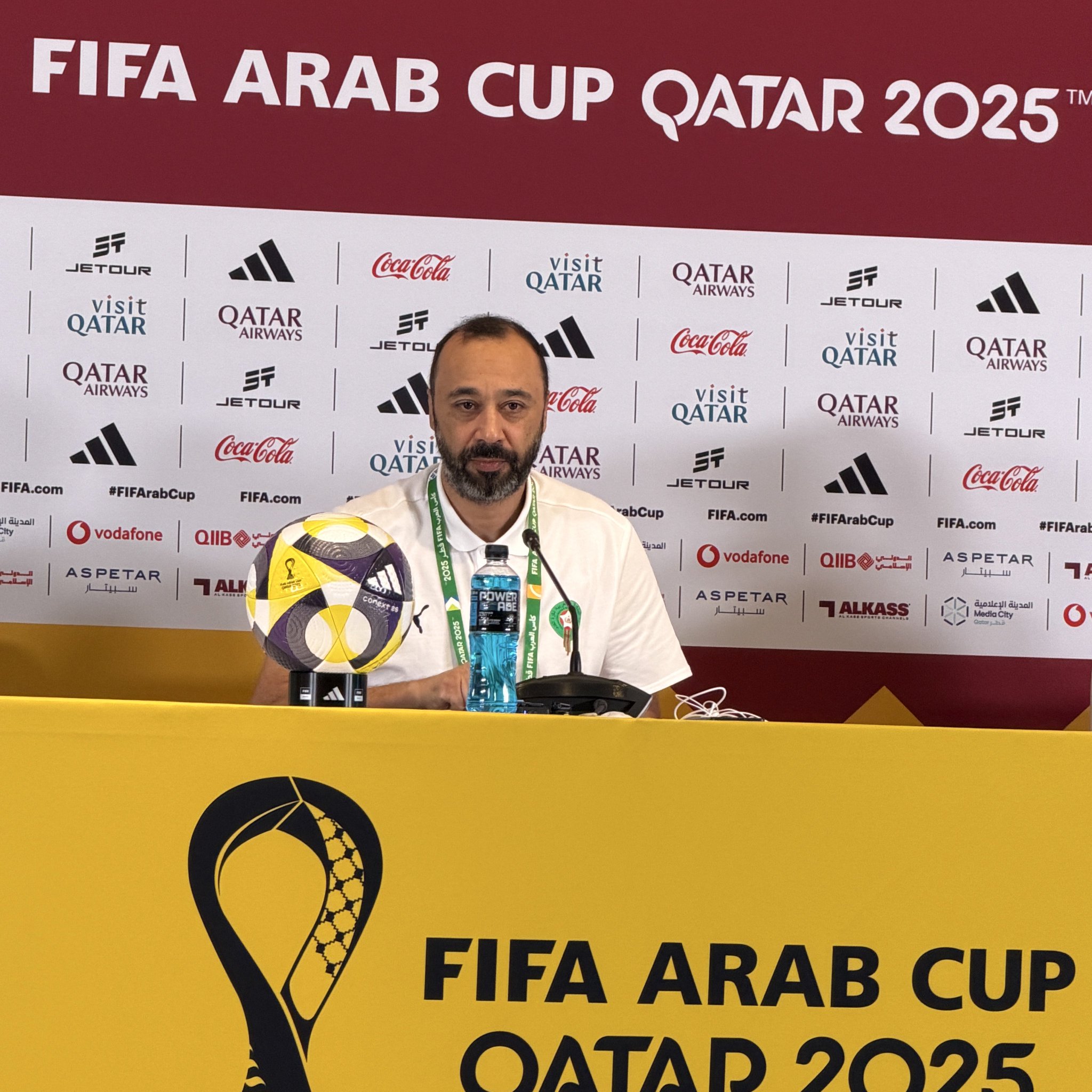 طارق السكتيوي مدرب منتخب المغرب في المؤتمر الصحافي: - سعيد بعودة عبدالرزاق حمدالله، هو يقُاتل من أجل منتخب بلاده، نحن بحاجة إلى جميع اللاعبين، وحُرمنا منه بسبب بطاقة حمراء غير مستحقة. #المغرب_الإمارات 