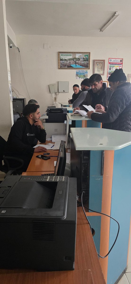 Digor Ziraat Odası olarak üreticilerimizin mağdur olmaması adına 2026 yılı ÇKS (Çiftçi Kayıt Sistemi) başvurularının zamanında tamamlanabilmesi için hafta sonu da hizmet vermeye devam ediyoruz.

“Çiftçiye hizmet etmek ibadettir” anlayışıyla hareket eden Ziraat Odamız, mesai