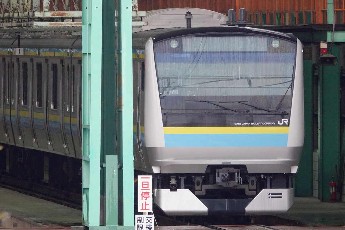 初見のE233系マリC1編成