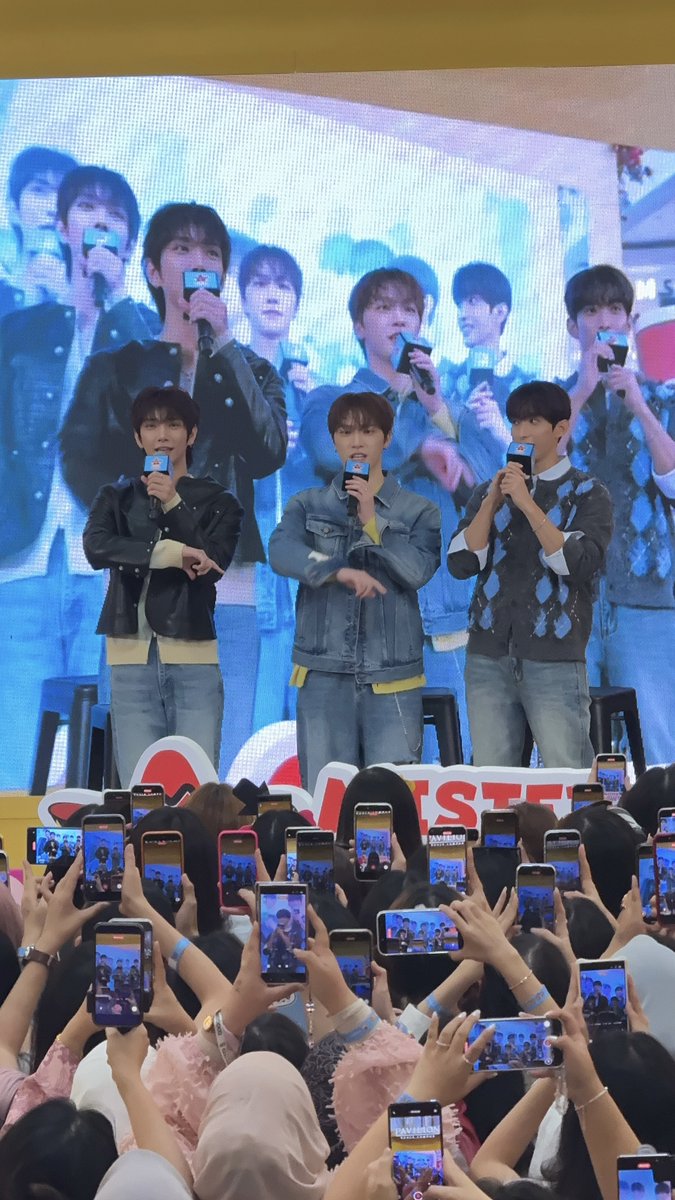 “Say the name, Seventeen” in Malaysia 😭💕