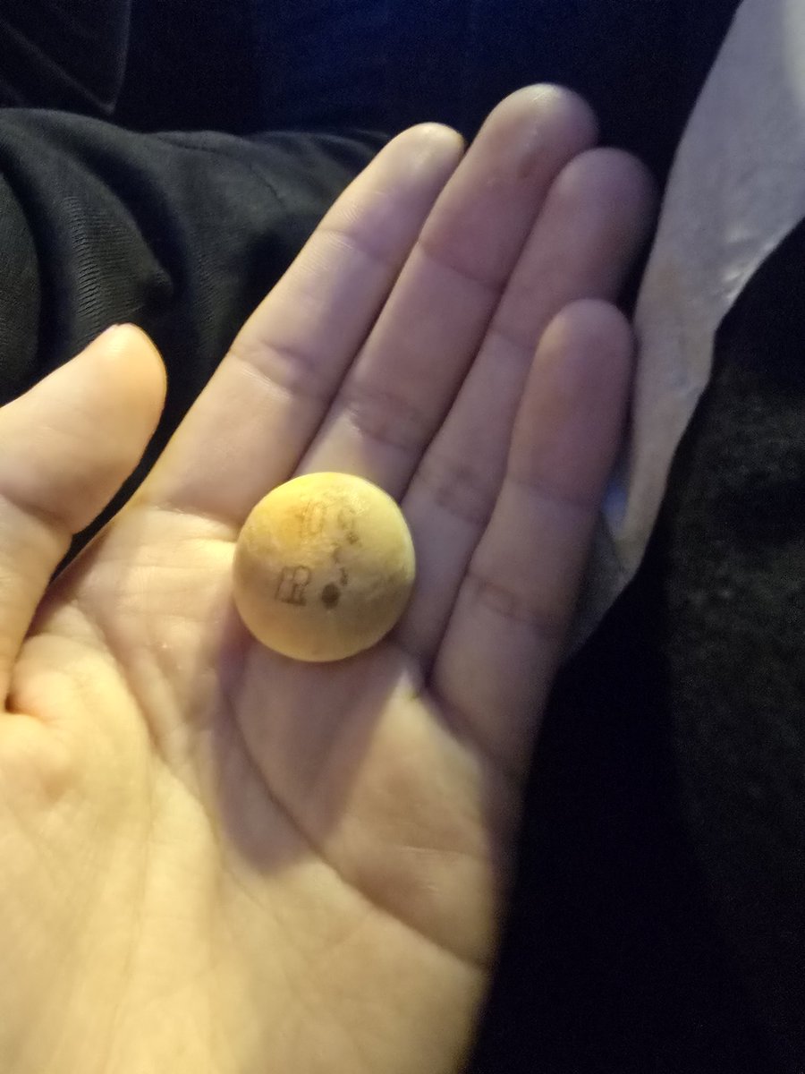 msmg_bgs's tweet image. 공연 중에 칸쵸를나눠주는 가수가있다?