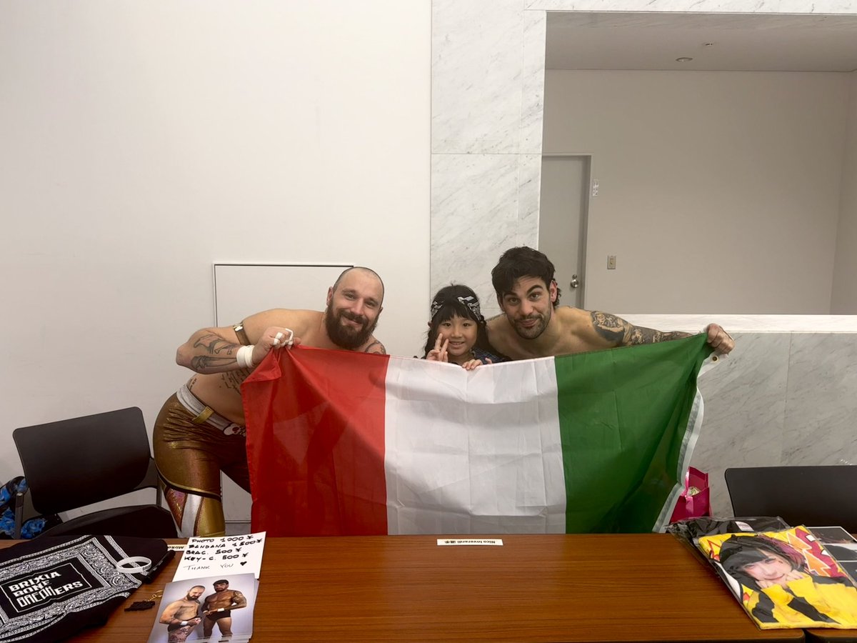 Kagura is a little girl who always came to watch us when we wrestled in Fukuoka in 2023. She has always filled our hearts with her love for Puroresu and her sweetness. Yesterday, she made a long journey to Osaka to support us and even brought us a gift.
Thank you Kagura