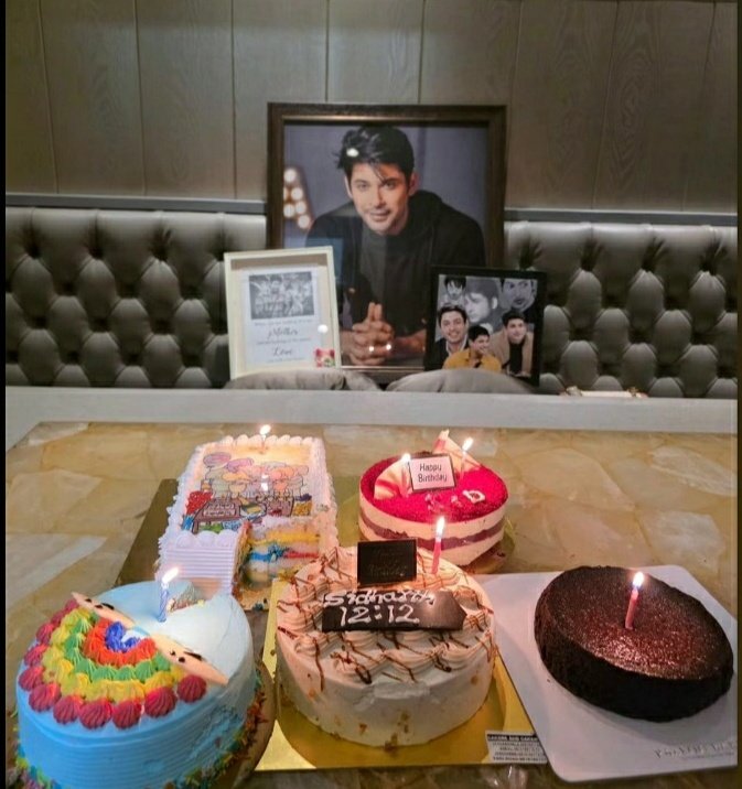 JhumeTahamina's tweet photo. Who says, he is not here!!!
We wished to see #RitaMaa on his birthday. 
And he somehow made it happen.
Kaash uss photo se bhi bahar aa jaate yaar...
#SidharthShukla vibes❤️🌈
Bless you all✨

#HBDSidharthShukla 
HBD KING SIDHARTH 
#SidHearts https://t.co/vQl6pdYEHv