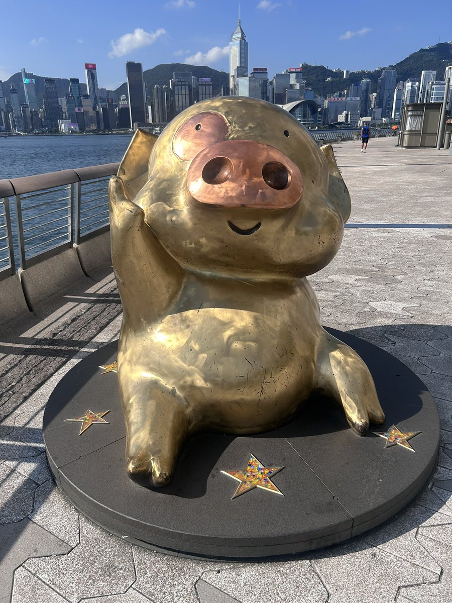 Sode1222's tweet image. Mcdull！香港を観光している時に撮った写真です🐷