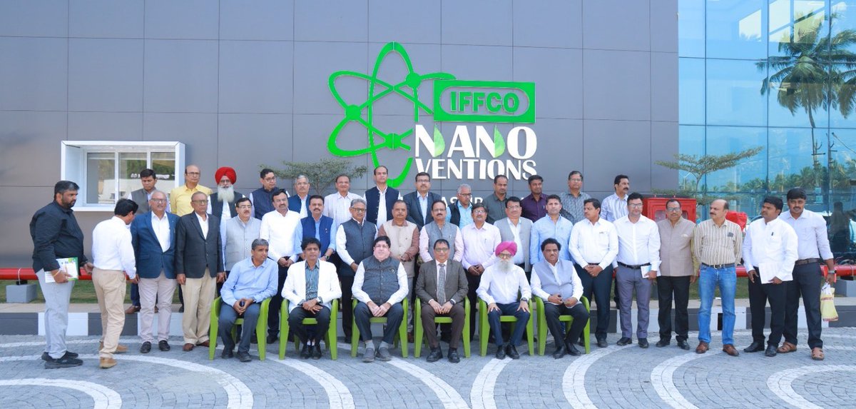 iffco_maha's tweet photo. देश भरातील इफकोच्या सर्व राज्य विपणन व्यस्थापक सोबत #IFFCONanoVention Coimbotore येथे @Dileep_Sanghani चेयरमन इफको                 यांनी छायाचित्र  घेतले. @IFFCO_PR https://t.co/XVfqbc3Nck