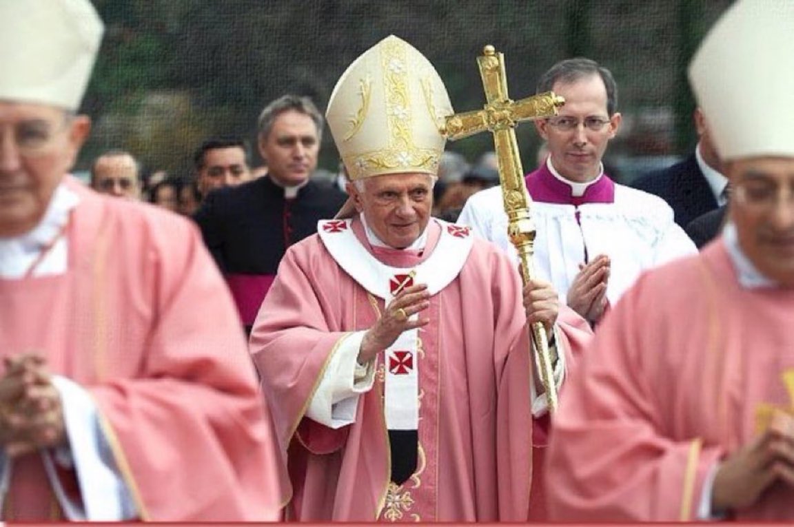 UniCatolicos_es's tweet photo. «Alegraos siempre en el Señor; os lo repito, alegraos». 

Hoy, III Domingo de Adviento, Domingo Gaudete, Domingo de la Alegría por la espera del nacimiento del hijo De Dios. https://t.co/RrEUOSc6tx