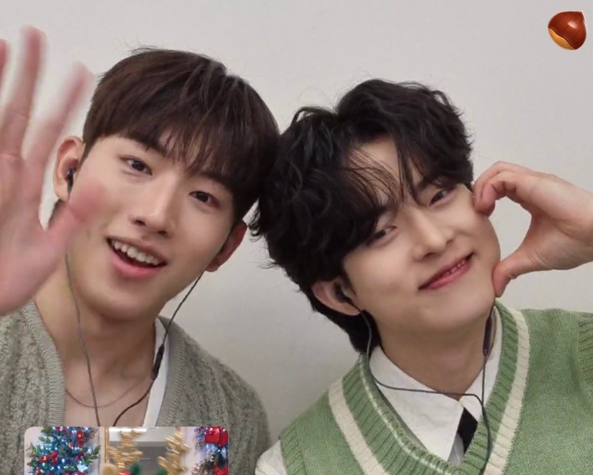 251214 헬로라이브 비디오콜

📸복꽃피 네컷 같이 찍어요~🍑💓

#복숭아꽃이피었습니다 #복꽃피
#정수빈 #차세진