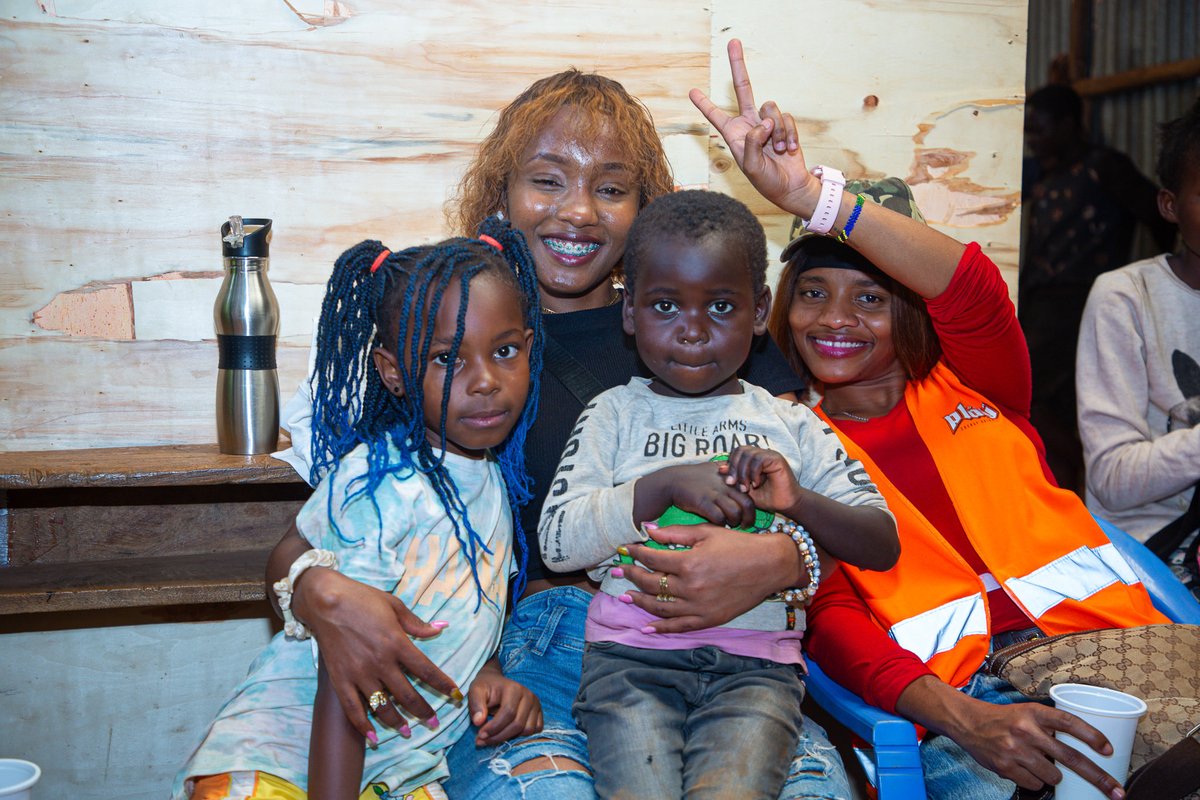 ElimishaCharity's tweet photo. 80+ smiles, full hearts, and inspired minds 📚🍽️

In partnership with @Gharmony_2025 we spent time in Kangemi Slums feeding children, donating books, and mentoring the next generation.

#ElimishaCharity #GlobalHarmonyInitiative #KangemiSlums #CharityKenya #Education https://t.co/SkcJQHnjff