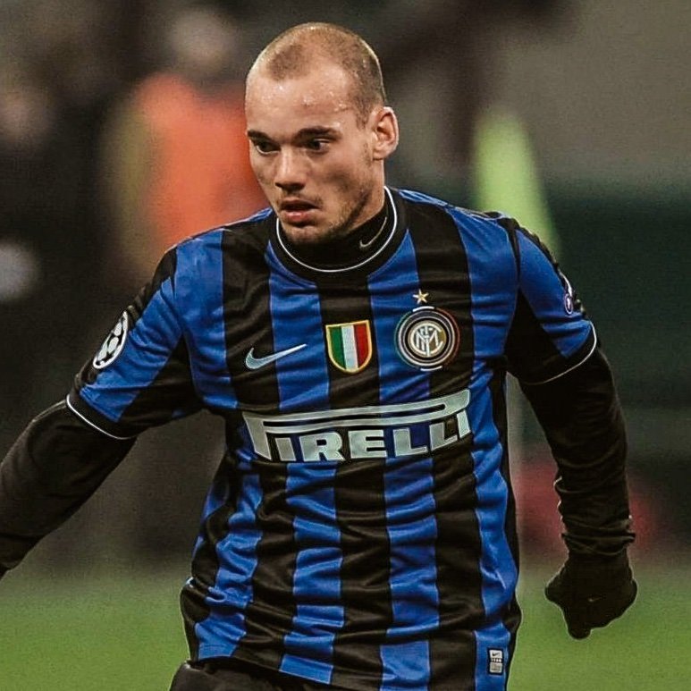 جيسي سنايدر (19 عاماً) ظهر لأول مرة على المستوى الاحترافي مع فريق جونج ألكمار التابع لنادي ألكمار! المركز الأساسي له هو لاعب وسط مهاجم.. هو ابن النجم ويسلي سنايدر.. Eurofoot 