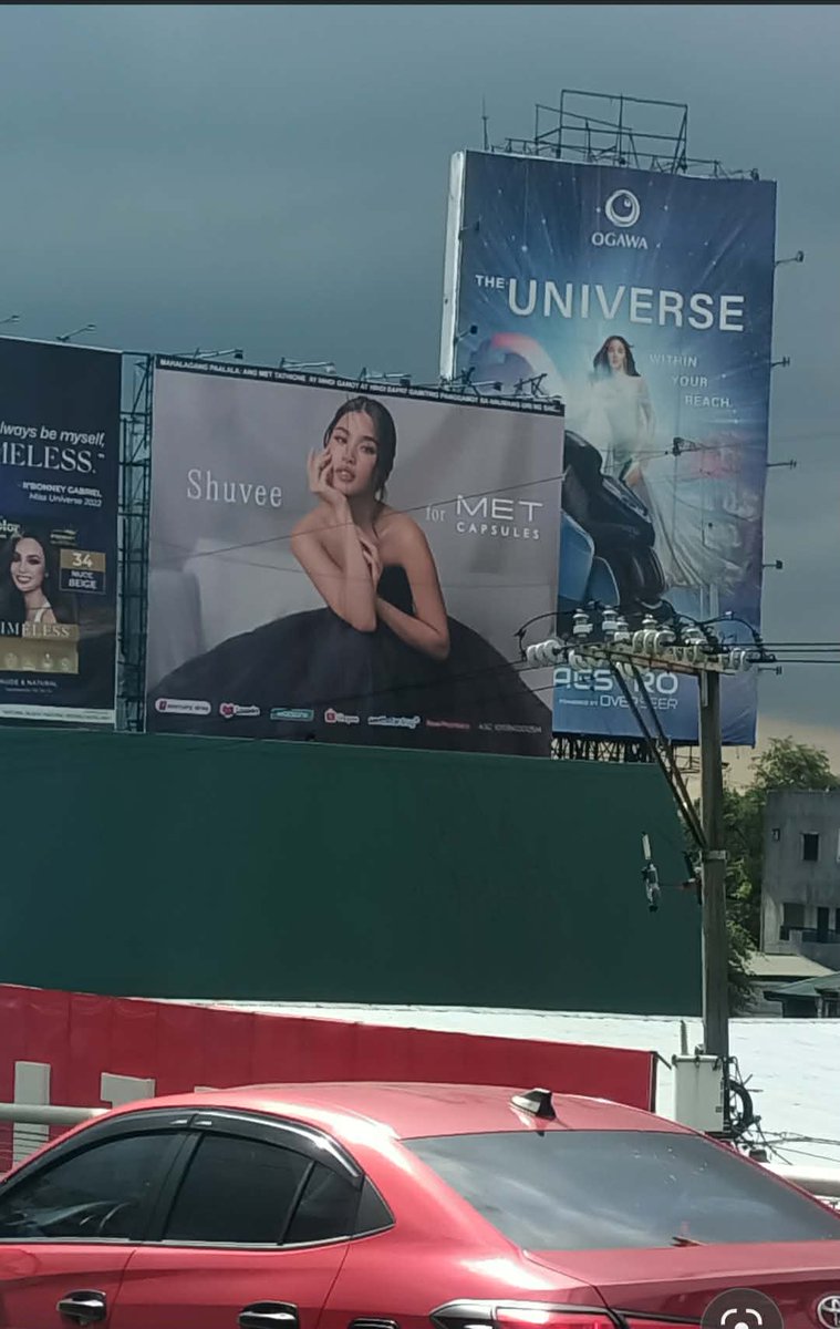 PangkatShuvee's tweet photo. SHUVEE X MET TATHIONE 

Shuvee’s MET TATHIONE Billboard is now up on Kamuning, EDSA! ✨ 

We're beaming with pride for our best girl Shuvee! From screens to streets, you're truly unstoppable! Thank you, MET TATHIONE family! 💙

#ShuveeEtrata • Shuvee Etrata