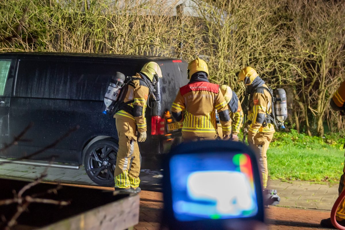 Brandstichting in Sneek: bedrijfsbus zwaar beschadigd