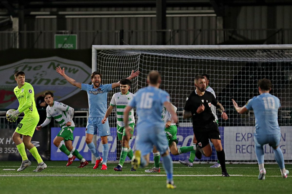 sameaden's tweet image. 🟢⚪️ The New Saints 2 - 1 Llandudno FC ⚫️⚪️

Copyright - Sam Eaden/FAW