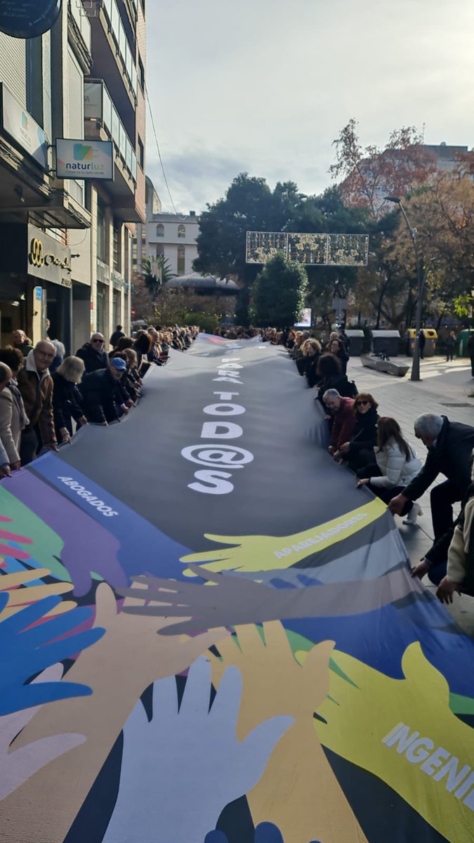 El #TifoViajero ya ha pasado por Granada, Sevilla, Malaga, Bilbao Santiago, Valencia, Salamanca y Caceres reclamando #PasarelaAlReta1x1ParaTodos. Una ola de unión y dignidad recorriendo España. Pronto, la próxima parada. Hola, <a href="/CorujoBorja/">Borja Suárez Corujo</a> <a href="/alfonsocendon/">Javier Alfonso Cendón</a> <a href="/AlbMayoral/">Alberto Mayoral De Lamo .·.</a>, va por Uds.