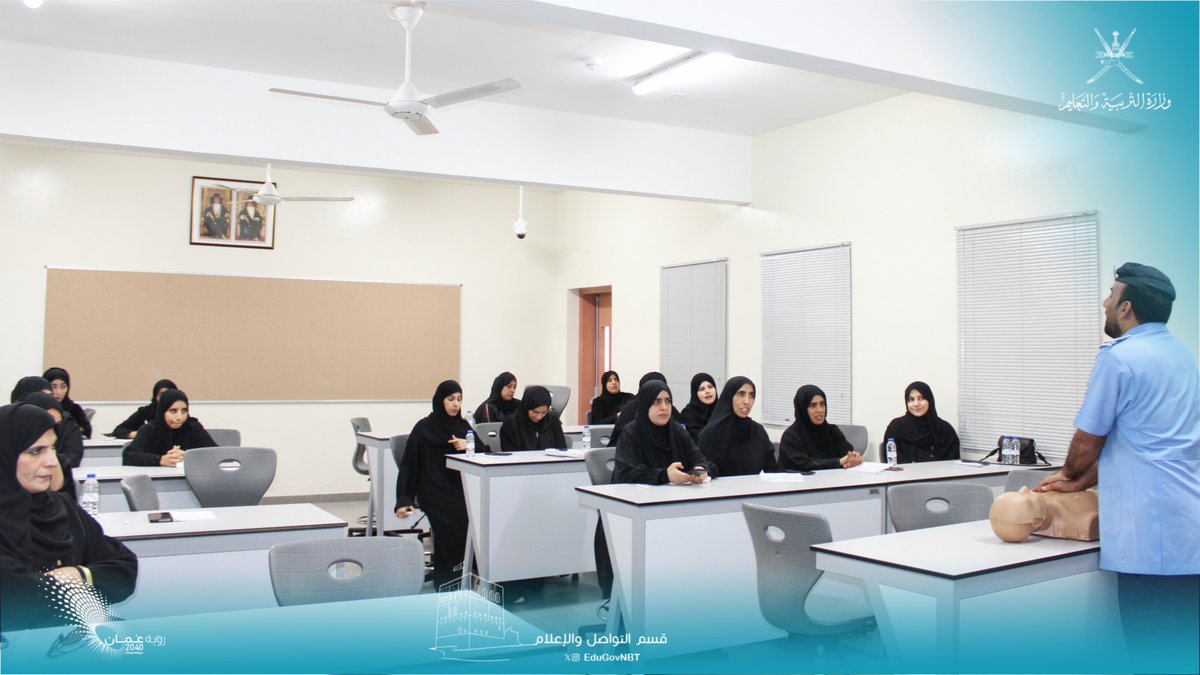 بدأت اليوم بـ #تعليمية_شمال_الباطنة بالتعاون مع إدارة الدفاع المدني والإسعاف بمحافظة شمال الباطنة فعاليات البرنامج التدريبي إدارة المخاطر والحالات الطارئة لمشرفي وفنيي مختبرات العلوم بالمحافظة، ويستمر حتى الـ١٨ من ديسمبر الجاري.
تمّ خلال البرنامج التدريب على إدارة المخاطر