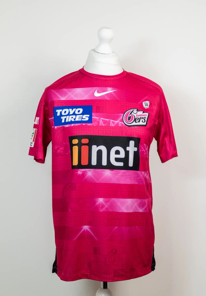 Great to have the <a href="/BBL/">KFC Big Bash League</a> back! Best cricketers in the world whacking it everywhere 🏏 🇦🇺 

C’mon the <a href="/SixersBBL/">Sydney Sixers</a>!