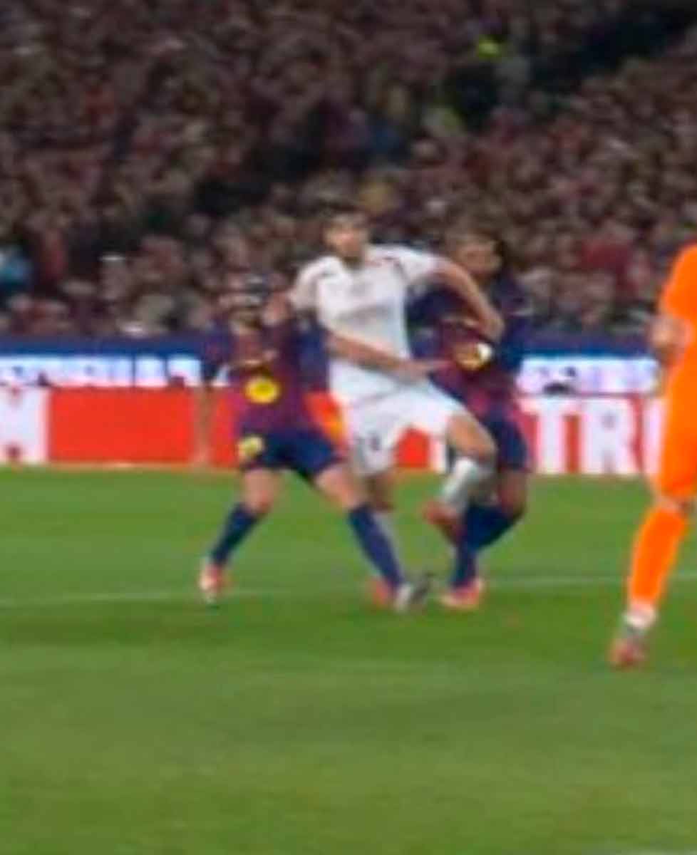 «El CTA rememora grandes éxitos del arbitraje»

Homenaje de los árbitros españoles al gol anulado a Higuaín en 2011 contra el club cliente de Negreira y apadrinado por UNICEF.

La víctima anoche, Osasuna (siempre, el Madrid).

#Portanálisis

👉👉👉tinyurl.com/33ddkbyb