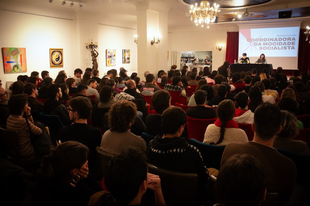 CMSocialista_'s tweet image. 📸| Onte pechamos o ciclo de presentacións da CMS na Coruña.

Traballemos por facer do comunismo unha tendencia de masas na Galiza. Únete a nós!