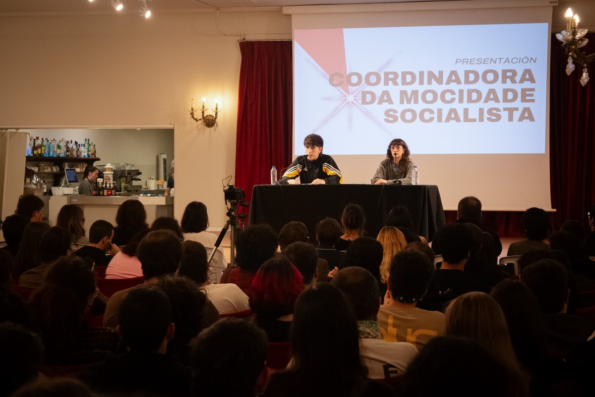 CMSocialista_'s tweet image. 📸| Onte pechamos o ciclo de presentacións da CMS na Coruña.

Traballemos por facer do comunismo unha tendencia de masas na Galiza. Únete a nós!
