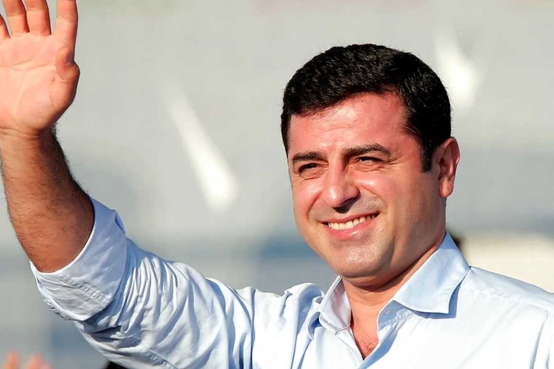 🌲 Selahattin Demirtaş Cumhurbaşkanı adayı olursa, kendisine oy verme ihtimaliniz nedir?

ℹ️ Yüzdesel dilimde ve sebebiyle birlikte belirtmenizi rica ederiz.