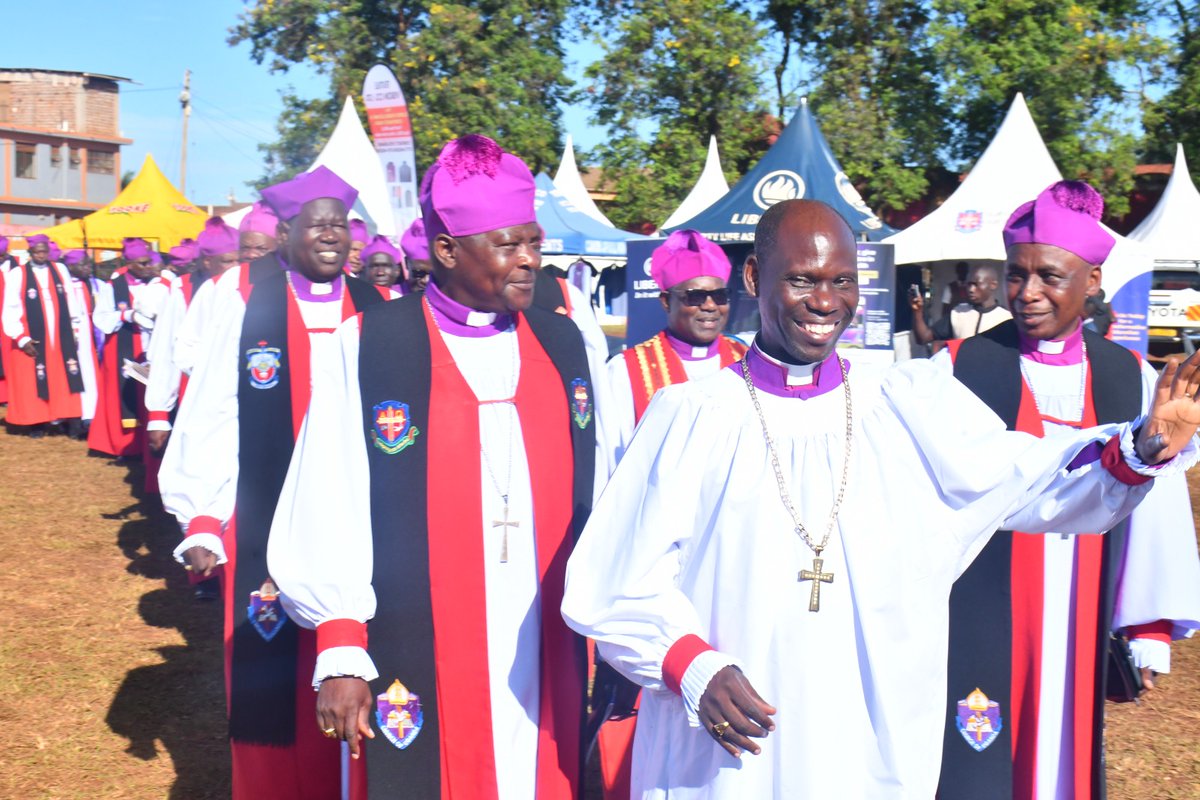 877babafm's tweet photo. #Babafmupdates 
Earlier, the now confirmed Bishop of Busoga Diocese Prof. Dr. Grace Lubaale arriving at Bugembe Stadium for his consecration and enthronement.
#BABAFM #BABAAt15 https://t.co/046mBiedet