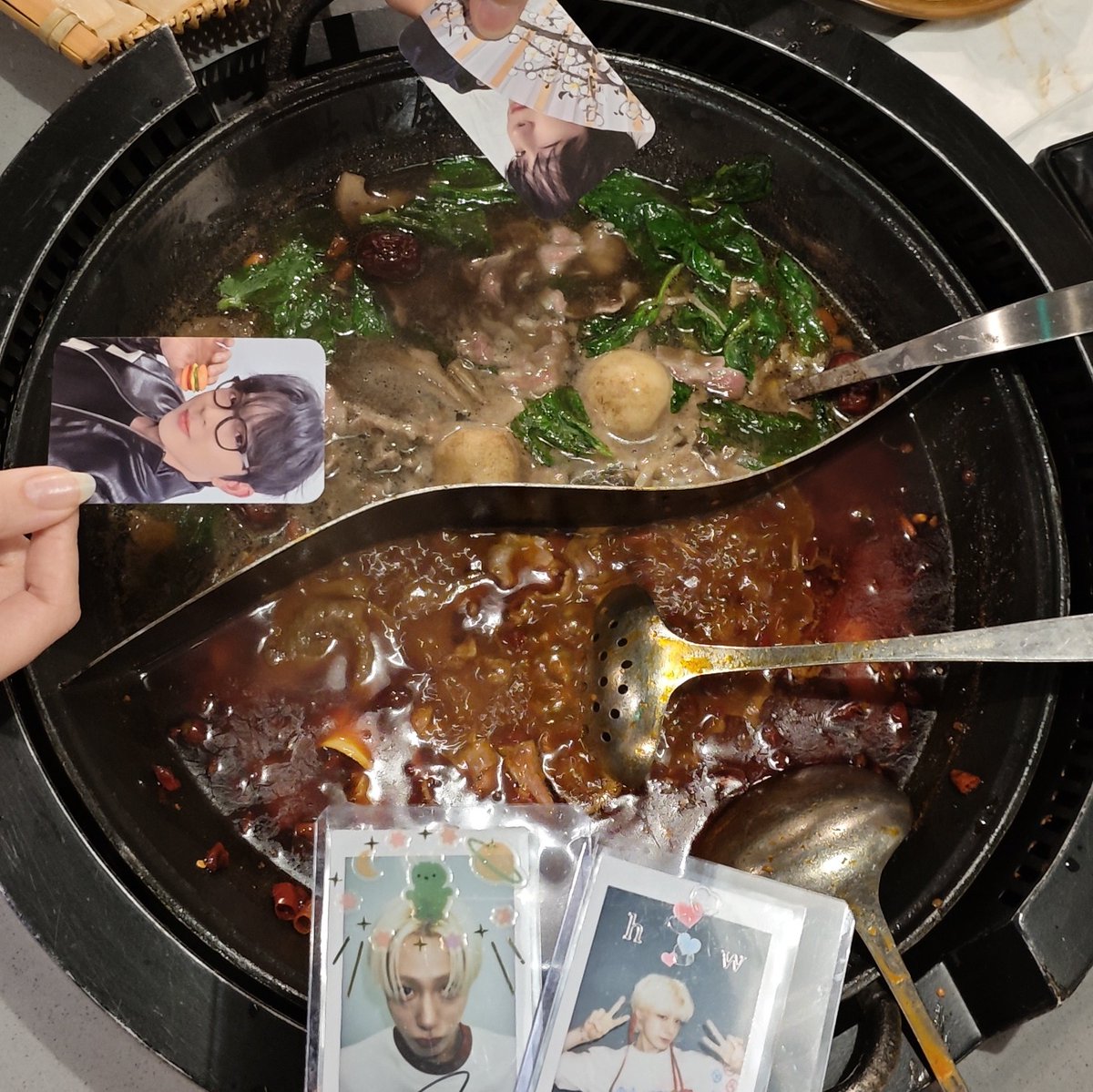 catbreadroll's tweet image. 아쉽게도 이번 유럽투어도 벌써 끝이네..!
friends from afar, friends from here, friends I haven't seen in a long time, and even some people who remembered me from years ago--as always, thank you for making the tour what it was 💗💗💗 
유럽에서 담에 또 보자