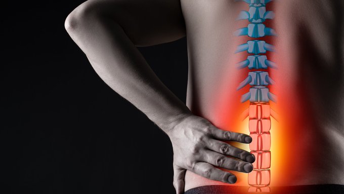 سؤال وجواب: أعاني من ألم يمتد من أسفل الظهر إلى الفخذ وبطة الساق.. ما السبب؟ 