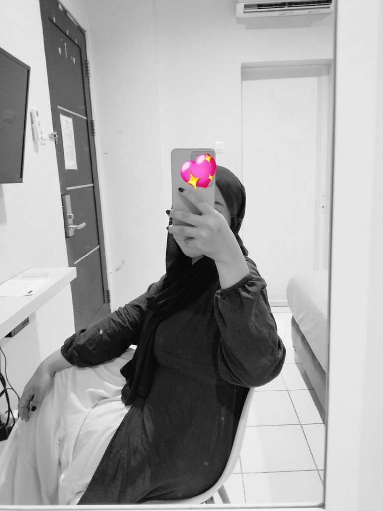 heremyside's tweet image. dari pada stress gw mening open room, gila aja lu gw semantep ini di sia-siain