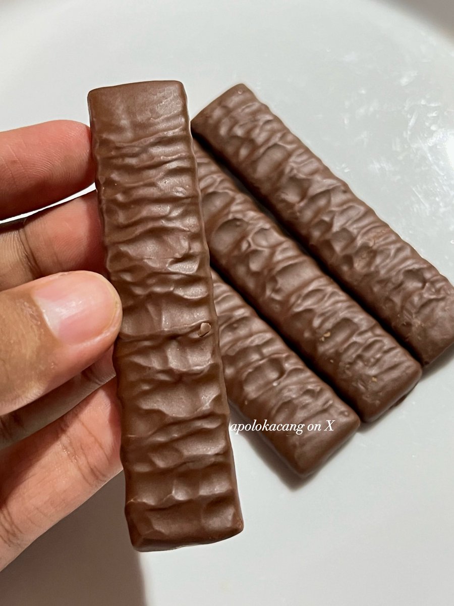 apolokacang's tweet image. BUT WAIT… I just found out this childhood choco candy STILL EXISTS 😭☝🏼