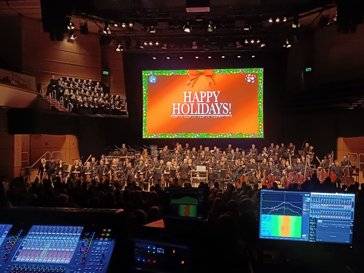 RSNOChorus's tweet image. And it’s a wrap on our trio of Home Alone Live concerts with @conductorben @RSNO. And what a blast it’s been. Audiences in Edinburgh and Glasgow couldn’t have been lovelier, and we are so glad to have had you with us 🎶🎅🏼

Grateful thanks to Kristyna Sedlata for the picture ❤️📸