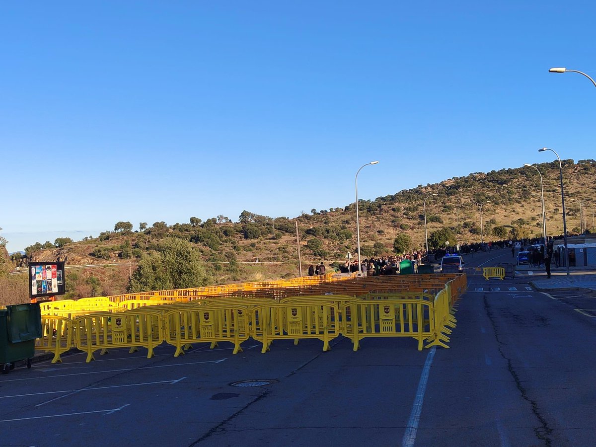 Todo preparado para el homenaje a Robe Iniesta ￼..
Comenzamos …