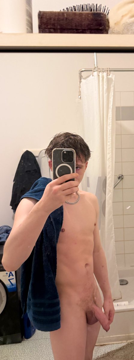 Salut toi la forme ? Bon dimanche 😈

Rt et like si tu veux venir la pomper 💦🍆🔞

#twink #xl