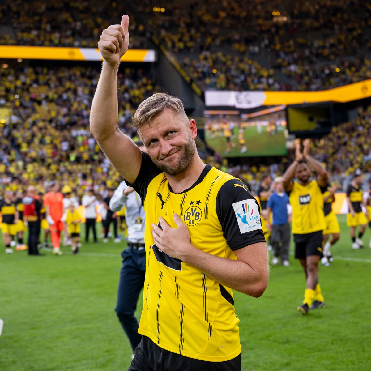BVB's tweet photo. 4️⃣0️⃣ Happy Birthday, Kuba! 🥳 https://t.co/QA0J6ydtGg