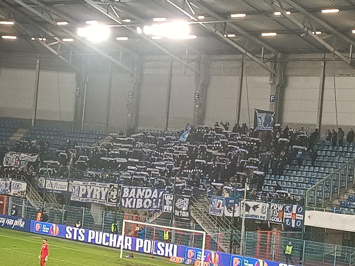 JKostyy's tweet photo. Piast Gliwice : Lech Poznaň 0:2 

Osmifinále 🇵🇱 poháru 3.12.25, 3511 diváků 
úryvek reportu: "Celková návštěva je slabá, dřívější termín by byl lepší, naštěstí se ale zaplní oba kotle, které pak fandí celý zápas. Lístek za 45 zl 260 Kč "

           https://t.co/xCjwRHQfqp https://t.co/aaJTljHDh3