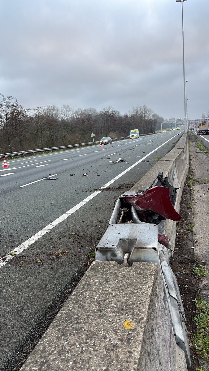Ongeval op de A20 richting Gouda bij knooppunt Kethelplein