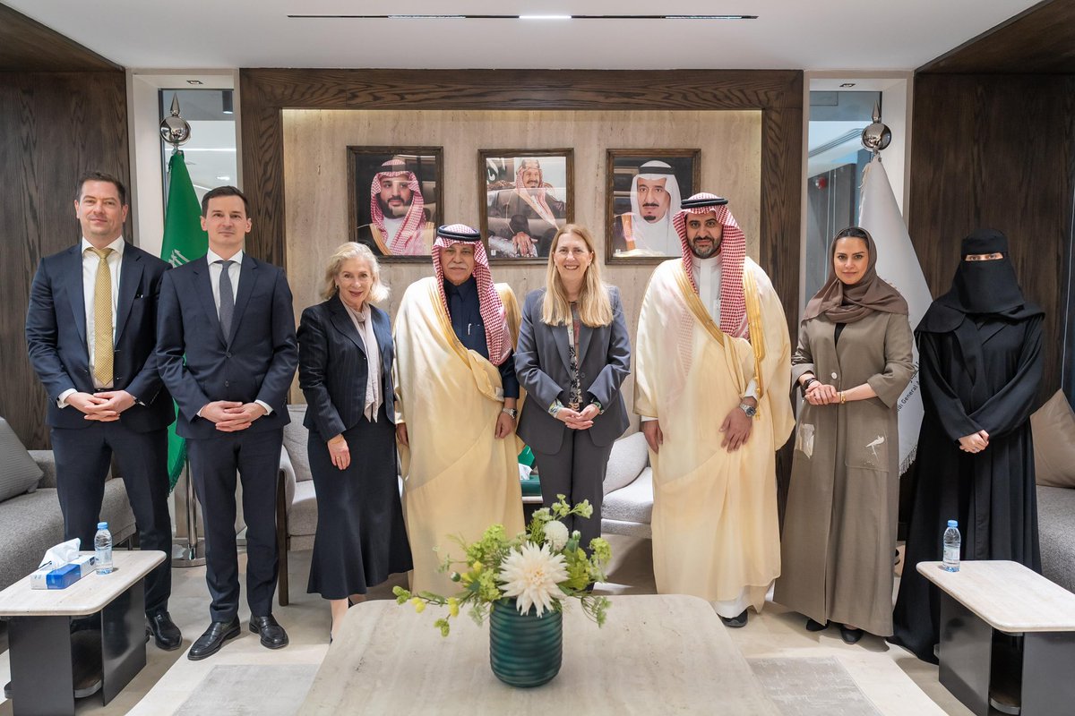 malkassabi's tweet photo. اجتمعت اليوم بمعالي وزير الدولة للشؤون الاقتصادية في سويسرا السيدة هيلين بودليجر، وبحثنا فرص الشراكة الاقتصادية والتجارية، وتعزيز العلاقات الثنائية بين بلدينا الصديقين. https://t.co/OYY3sM1nYc