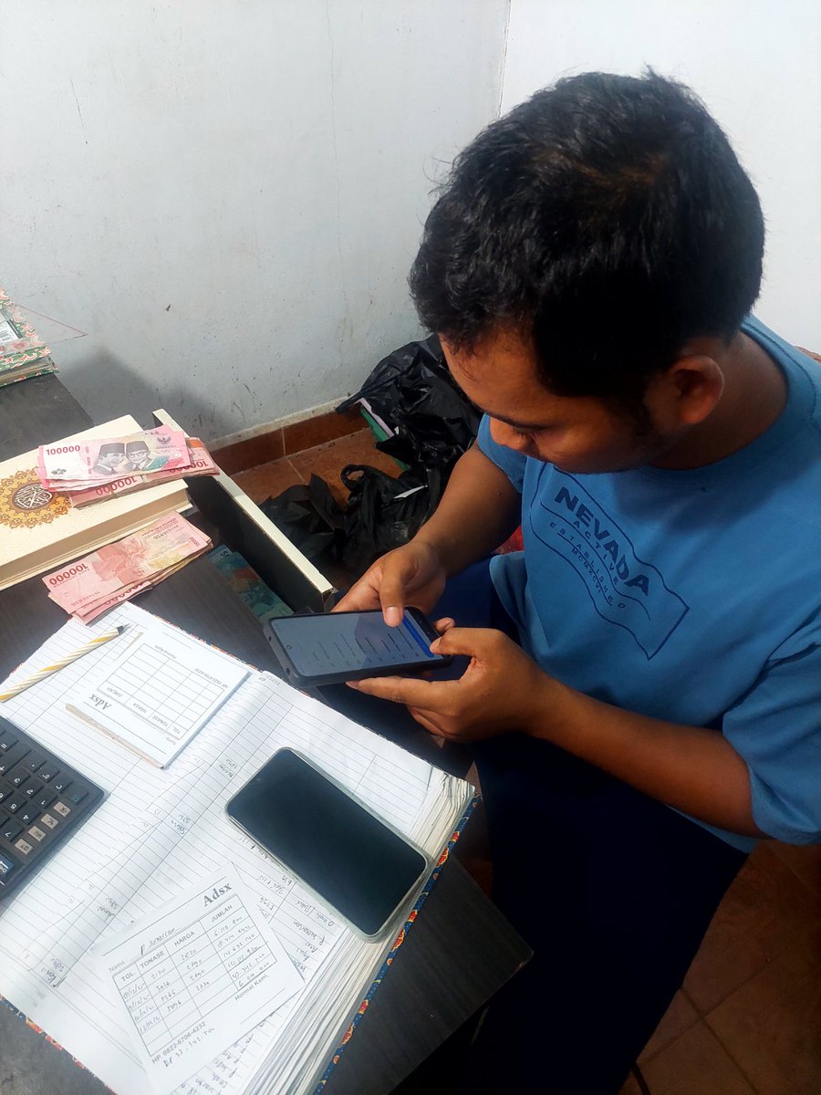 textalterego's tweet image. Akhir tahun banyak audit
Kasian jam segini masih belum kelar ngitungin uang orang