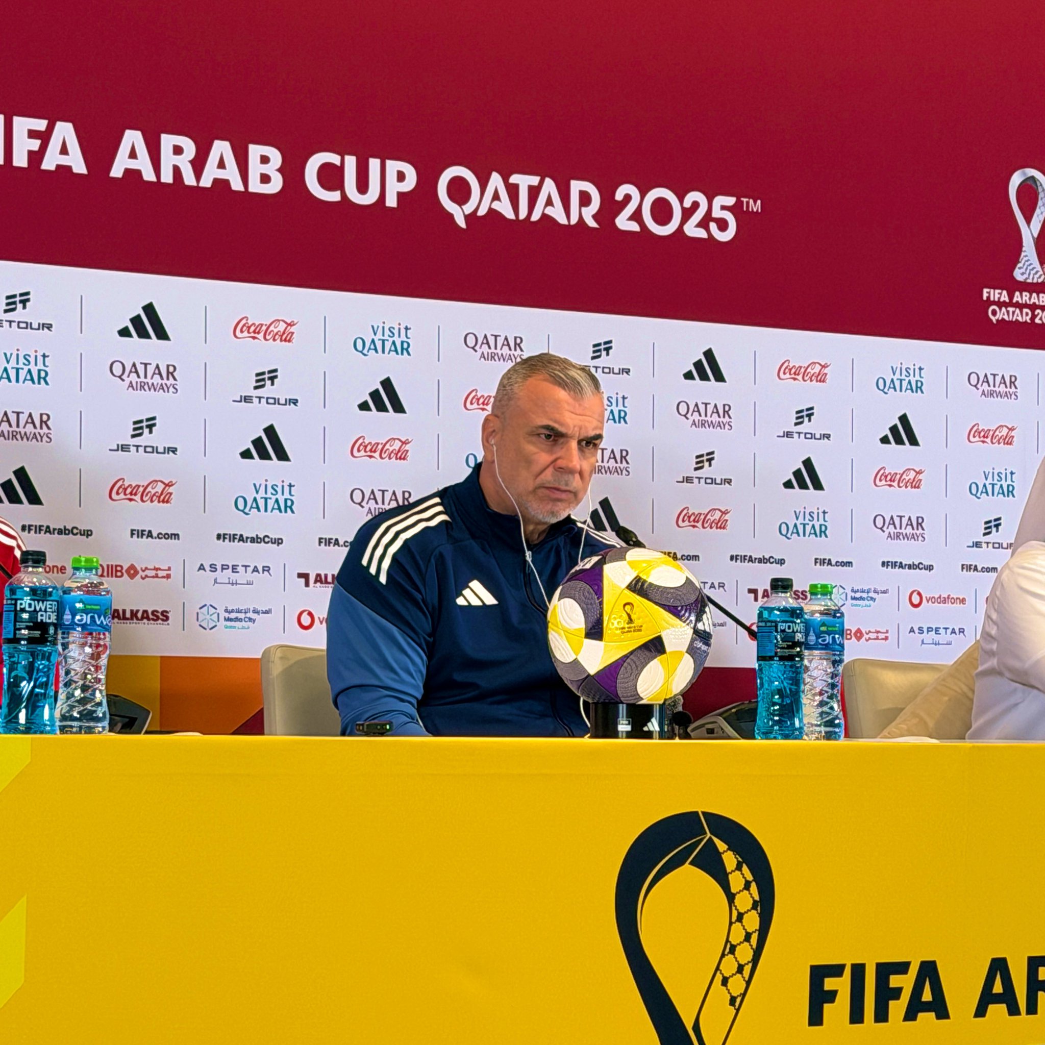 ما الفارق بين فرق شمال أفريقيا والفرق الآسيوية؟. | كوزمين أولاريو مدرب منتخب الإمارات في المؤتمر الصحافي: - هذه الدول لديهم الكثير من ساعات اللعب الطويلة في الشوارع والسواحل، مهمة اختيار اللاعبين تكون صعبة لكثرتهم وتميزهم، وأن نواجه الفرق الأفريقية فرصة مهمة لنستفيد من حالتهم البدنية. #المغرب_الإمارات 