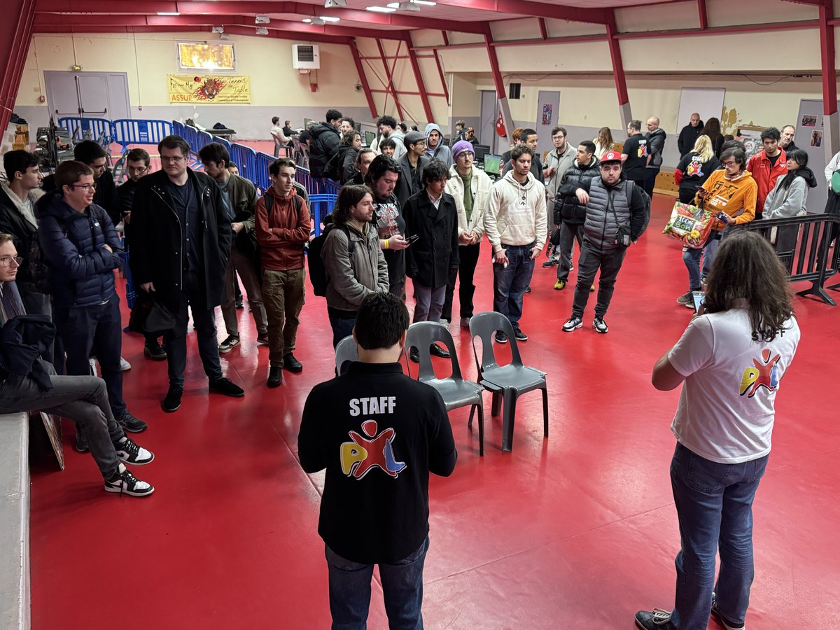 Le Salon du Jeu Vidéo de <a href="/villedefos/">Ville de Fos-sur-Mer</a> est ouvert jusqu’à 18h et le tournoi Smash Bros est lancé : twitch.tv/pxllan