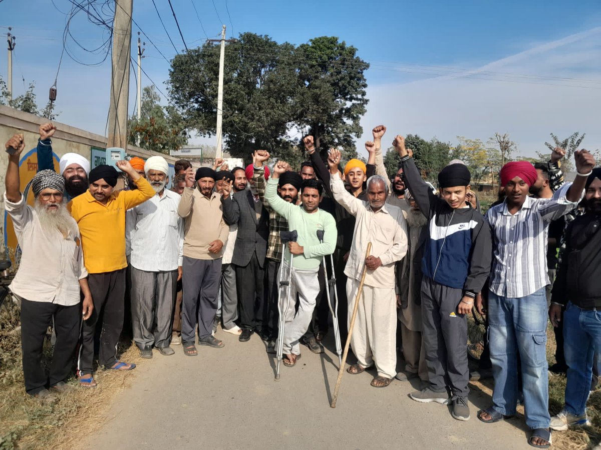 jyotimagan555's tweet image. #BREAKING:जिला पठानकोट के गांव मैरा वासियों ने 'रोड नहीं तो वोट नहीं' के बैनर तले जिला परिषद और ब्लॉक समिति चुनाव का किया बहिष्कार। पंजाब सरकार खिलाफ किया रोष प्रदर्शन। कोई भी मतदाता नहीं गया मतदान हेतु।
#NoRoad #NoVote #Punjab #Pathankot #Sujanpur #blocksmiti #Jilaparishad