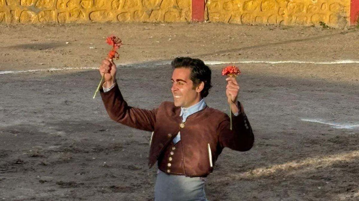 𝗧𝗘𝗠𝗣𝗢𝗥𝗔𝗗𝗔 𝗔𝗠𝗘𝗥𝗜𝗖𝗔𝗡𝗔 .-  Miguel de Pablo triunfa en el festival de Arequipa
Compartir en Whastapp

👉🏻  burladero.tv/america/2025/1…