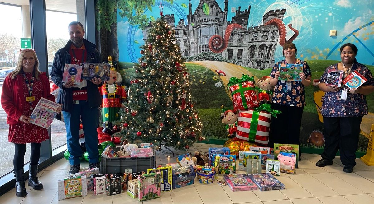 UHNMCharity's tweet photo. Big shout out to Dunelm Wolstanton, who through their 'Delivering Joy' campaign have collected gifts, which the charity office will be distributing around our hospitals.
Also a big thank you to Avanti West Coast Trains for their toy donation this week π
#GiveALittleBit https://t.co/u4HfLmiYU0