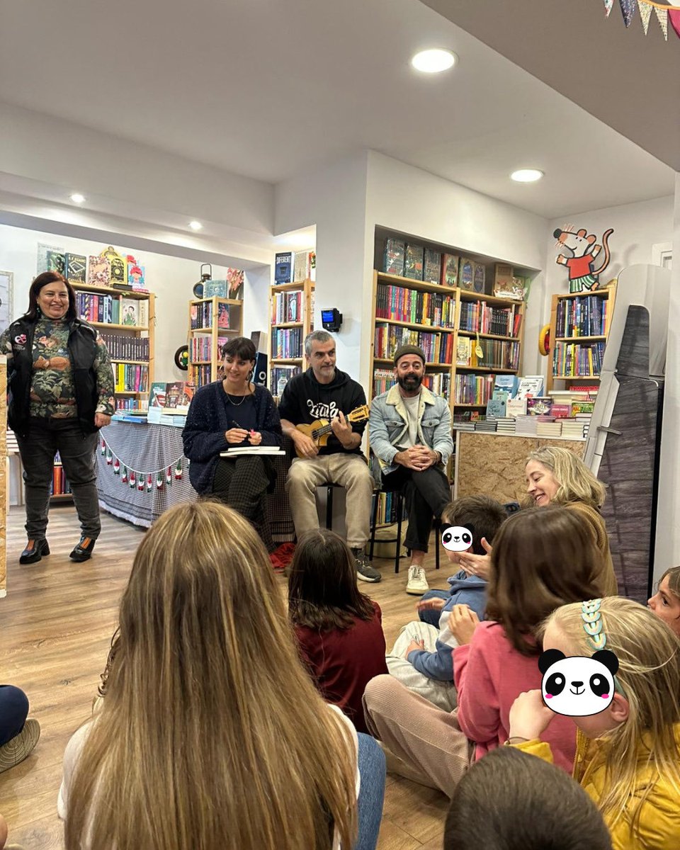 Presentació conte Mirada Estràbica de Xiula a la Llibreria Bambú de #terrassa