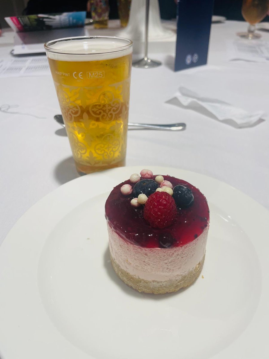 A very rare opportunity to go and watch Stockport County yesterday.    Match was crap, but great to catch up with friends, good food and drink etc. 👌💙⚽🎩