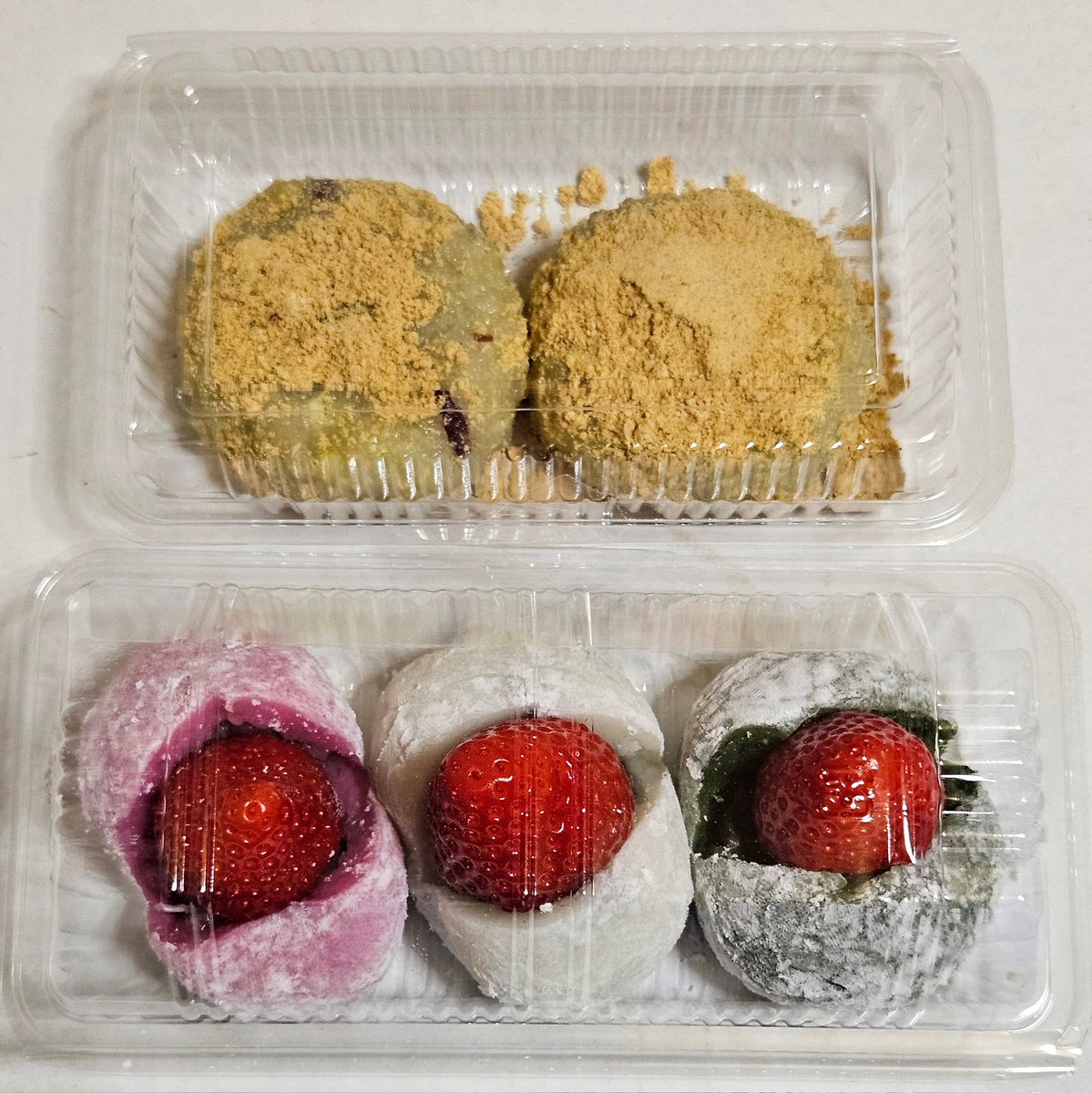 関西出店行ってきました🍡 いちご大福8種類もあって どれにするか