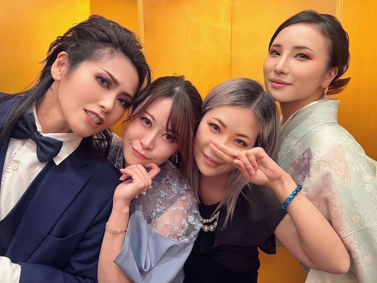 before←━━━━━━→now‼️

 ちょっと貴重な瞬間すぎて投稿日和ってましたがw
10年前？再現してみました(笑)

#YUIMINOplus
#YUIMINO＋