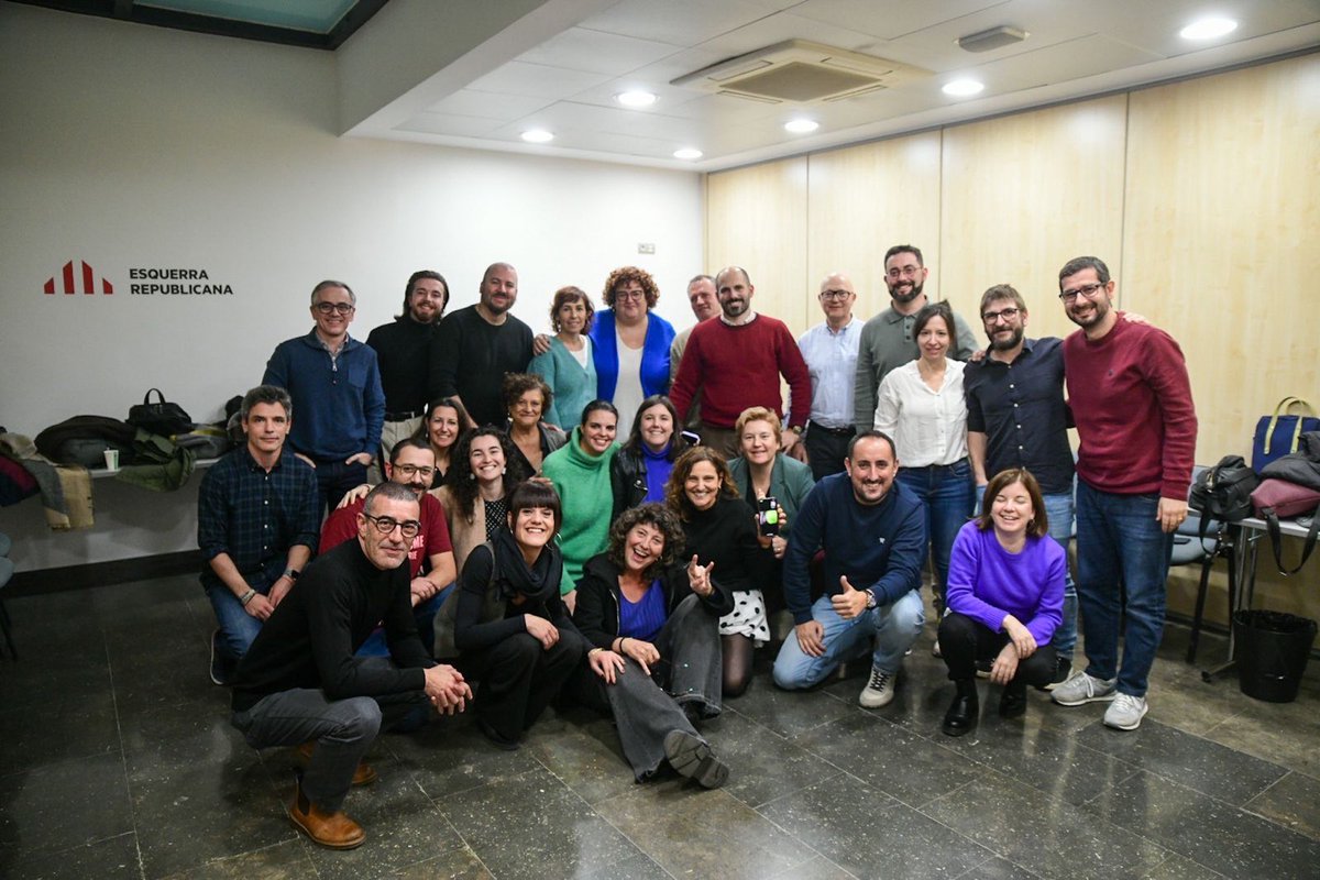 XavierGodas's tweet photo. Fa un any d'un Congrés que nosaltres vam acabar així. Si haguéssim guanyat, no hauríem saltironejat. Guanyar és important, però hi ha derrotes que apunten victòries: la clau és pensar en el país. No és res personal, és política.
Un any després, jo ho tornaria a fer. https://t.co/MaSj3znnpl