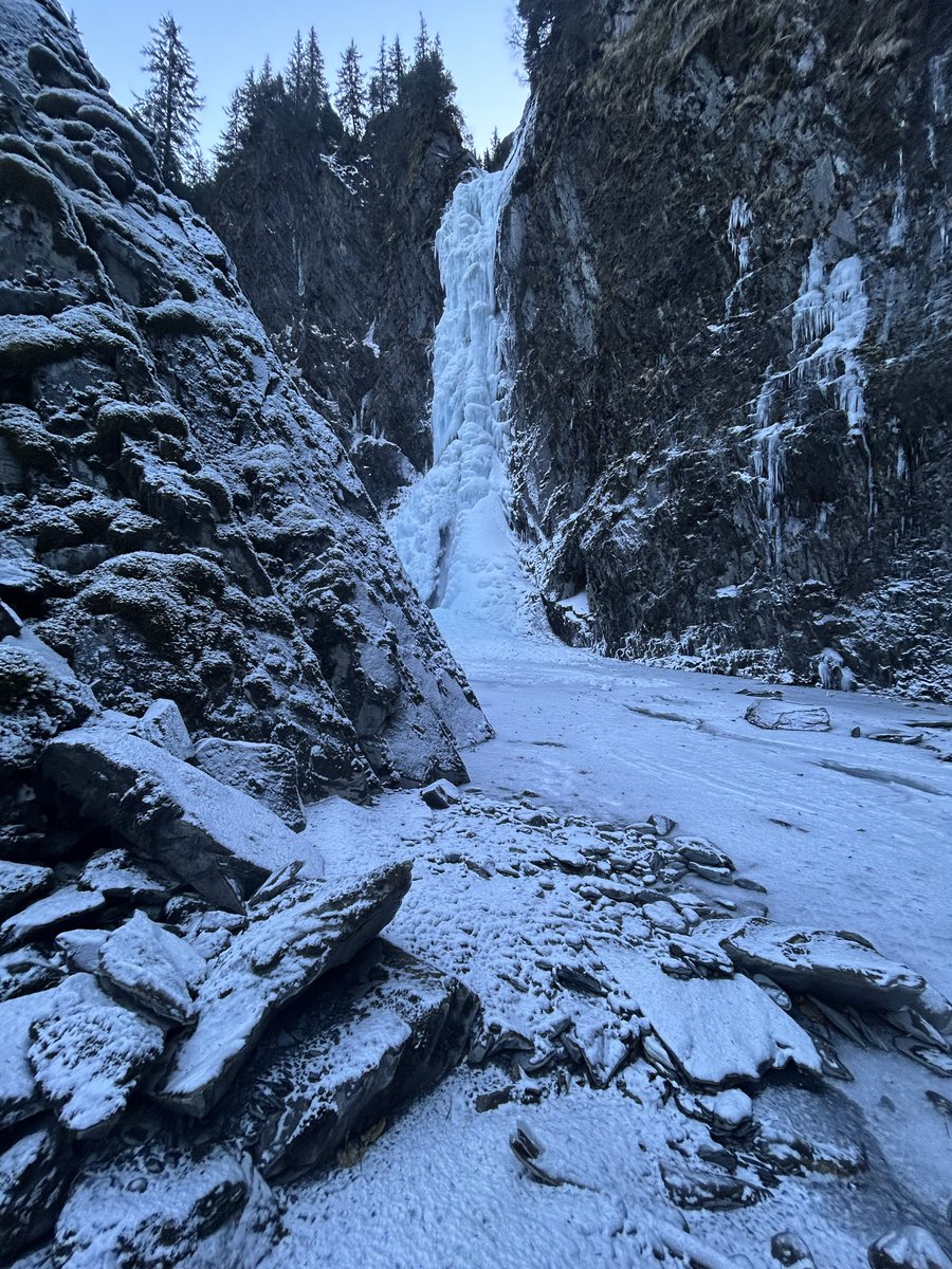 ak_skol's tweet photo. Cathedral Falls - Seward,AK https://t.co/iBqeKCIFeM